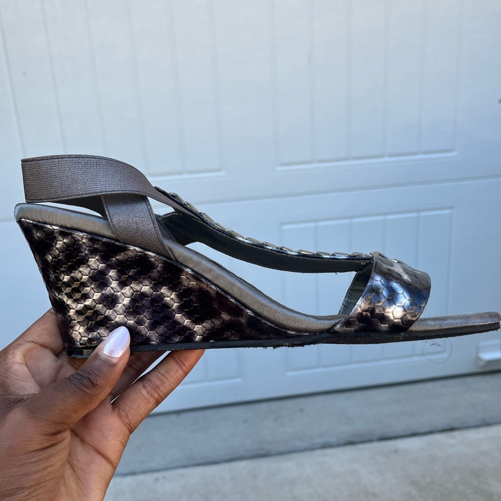 B & W cheetah print. Size 8